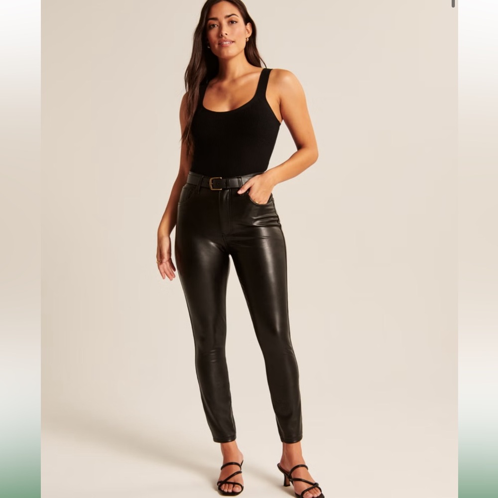 Abercrombie & Fitch Vegan Leather The Skinny High Rise Pants Black 6 / 28 Short